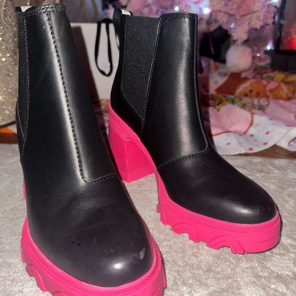 Sorel Black and Pink platform Boots 7 - Picture 10 of 10